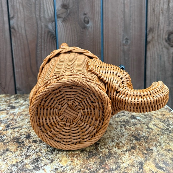 Tommy Bahama Woven Elephant Crossbody Handbag Purse - Picture 12 of 12